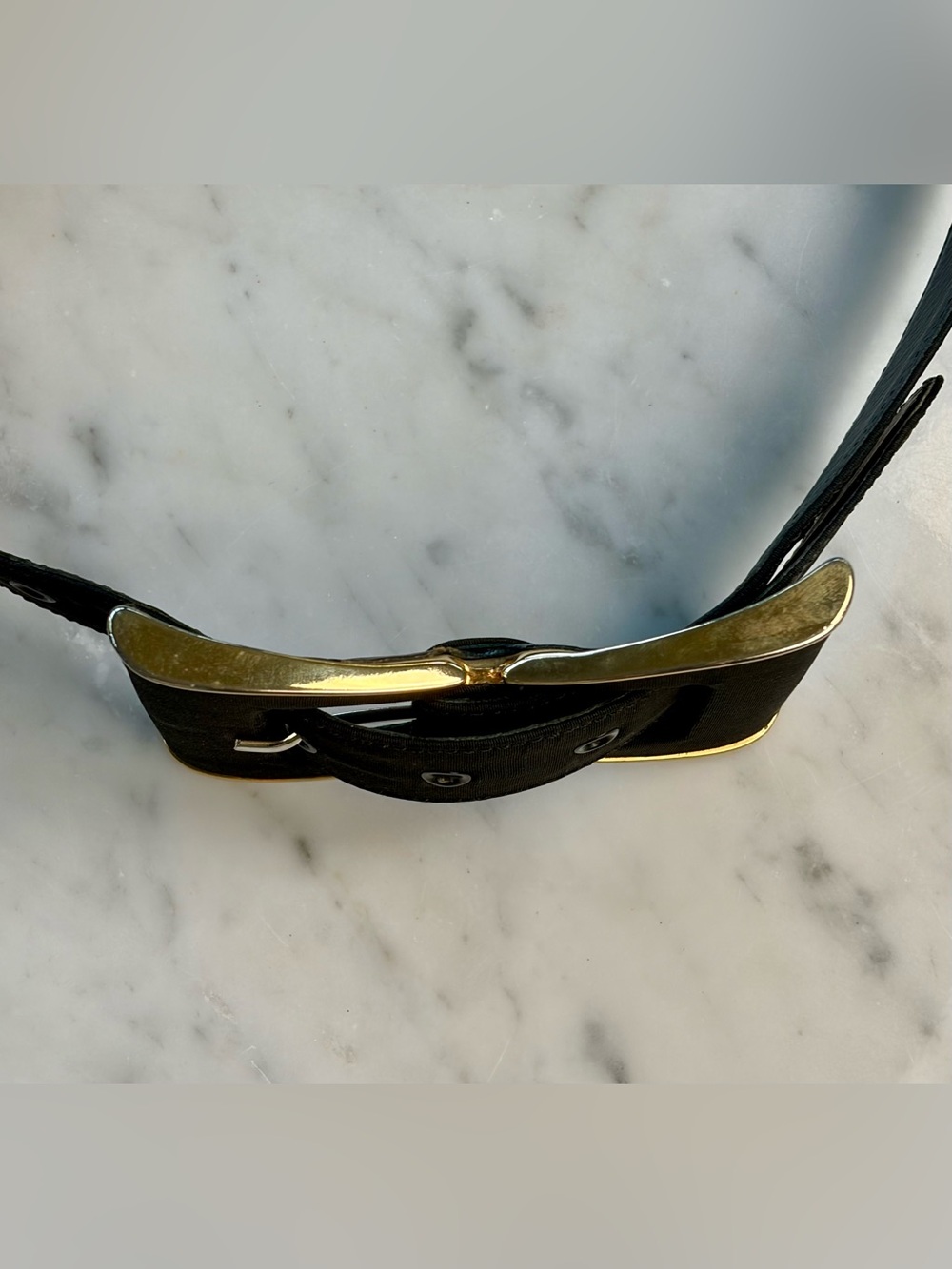 Oscar de la Renta Leather&Fabric 1.25” Belt, bow shaped buckle, black/gold, 26” - Picture 5 of 9